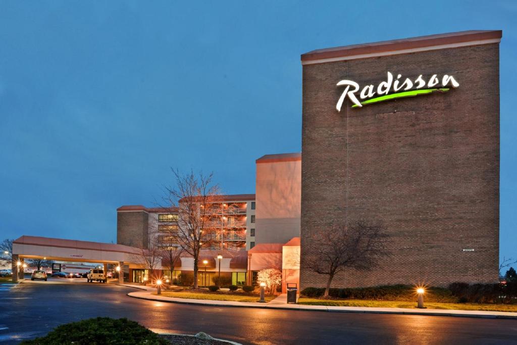 Radisson Cleveland Airport - main image