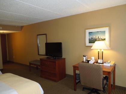 Radisson Cleveland Airport - image 19