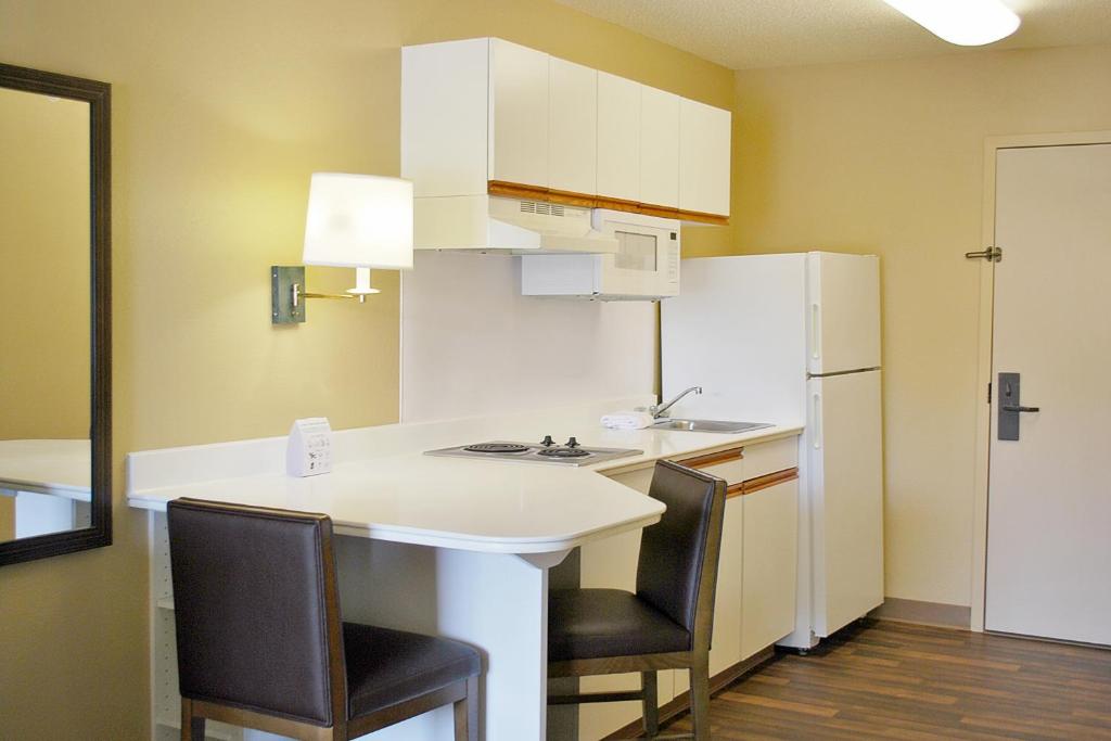 Extended Stay America Suites - Cleveland - Airport - North Olmsted - image 2