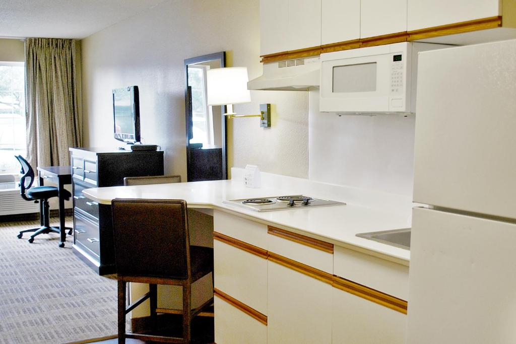 Extended Stay America Suites - Cleveland - Airport - North Olmsted - image 3