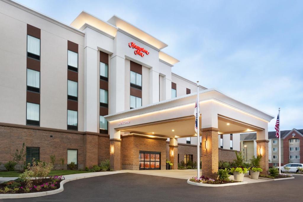 Hampton Inn By Hilton North Olmsted Cleveland Airport - main image