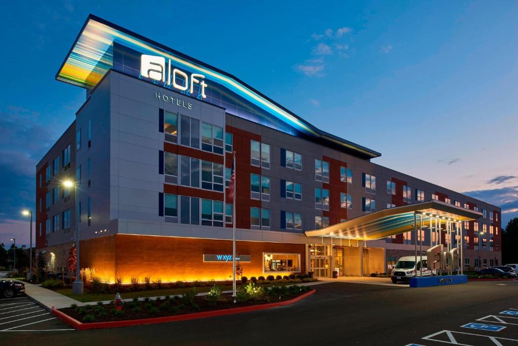 Aloft Cleveland Airport - main image