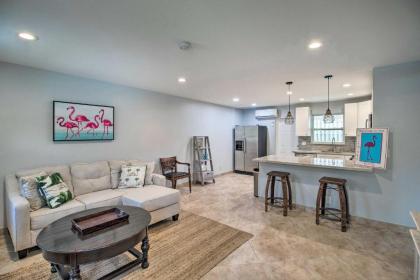 Stylish Updated Getaway 2 mi to Swim and Shop North Palm Beach