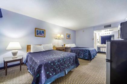 Rodeway Inn - image 13