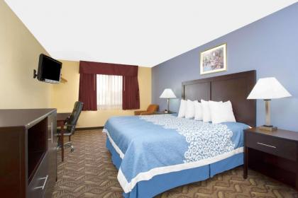 Days Inn by Wyndham North Platte - image 11