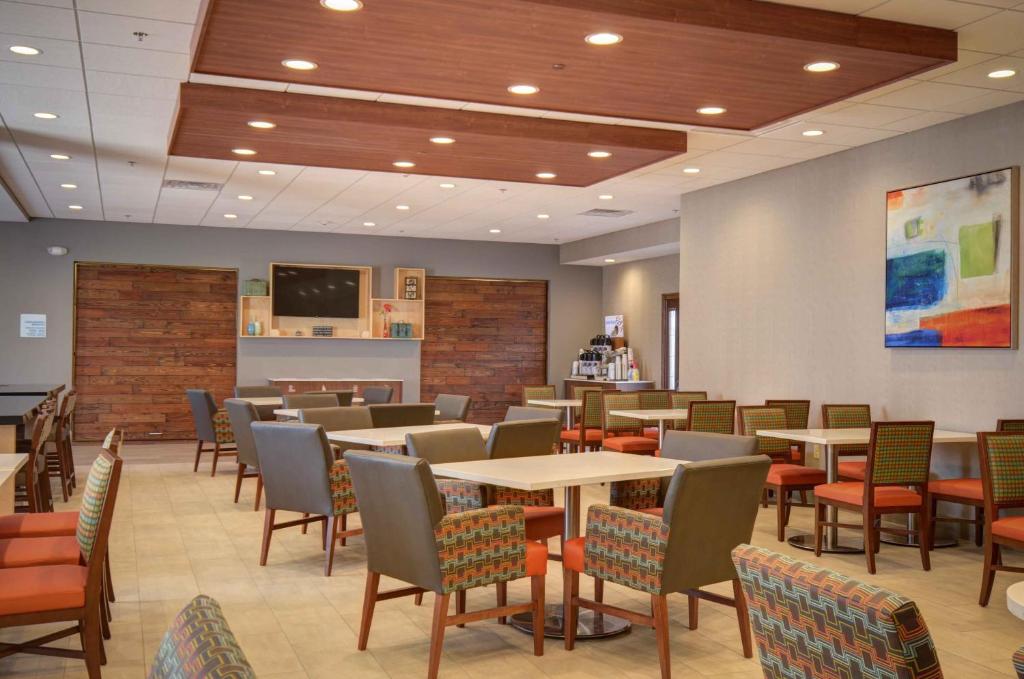 Holiday Inn Express Hotel & Suites North Platte an IHG Hotel - image 6