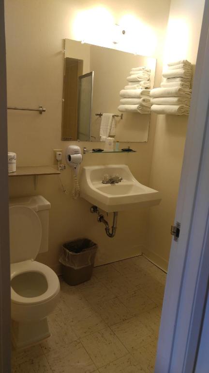 Americas Best Value Inn North Platte - image 3