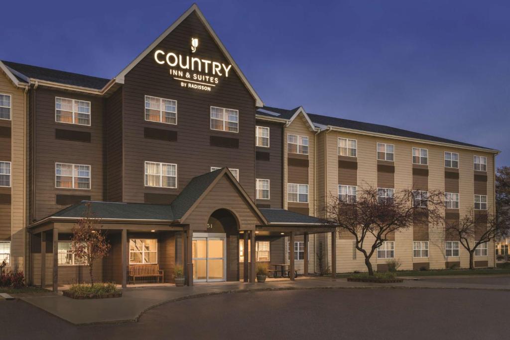 Country Inn & Suites by Radisson Dakota Dunes SD - main image