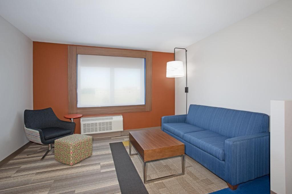 Holiday Inn Express & Suites - Dakota Dunes an IHG Hotel - image 3