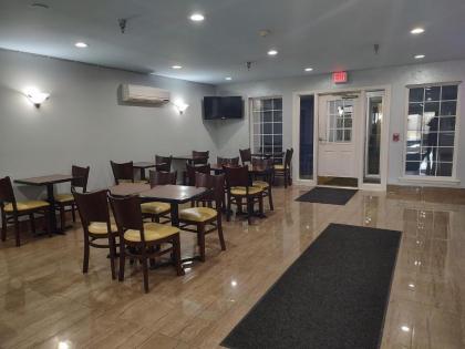 Hilltop Inn & Suites - North Stonington - image 4