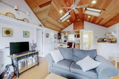 Whitman Surf Cottage - image 3