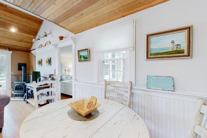 Whitman Surf Cottage - image 7