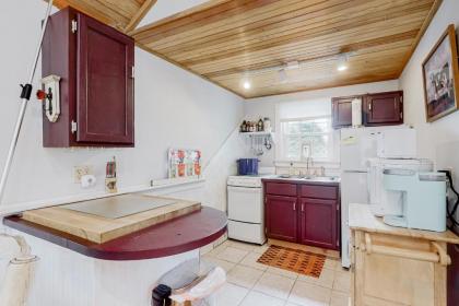 Whitman Surf Cottage - image 9