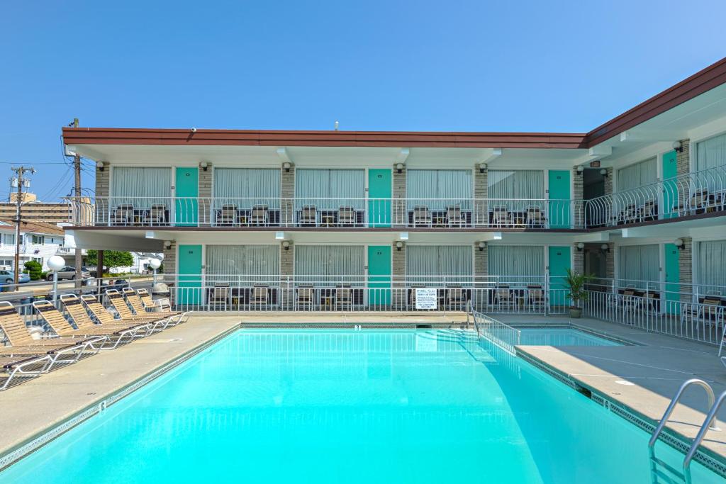 Panoramic Motel & Apts. - image 2