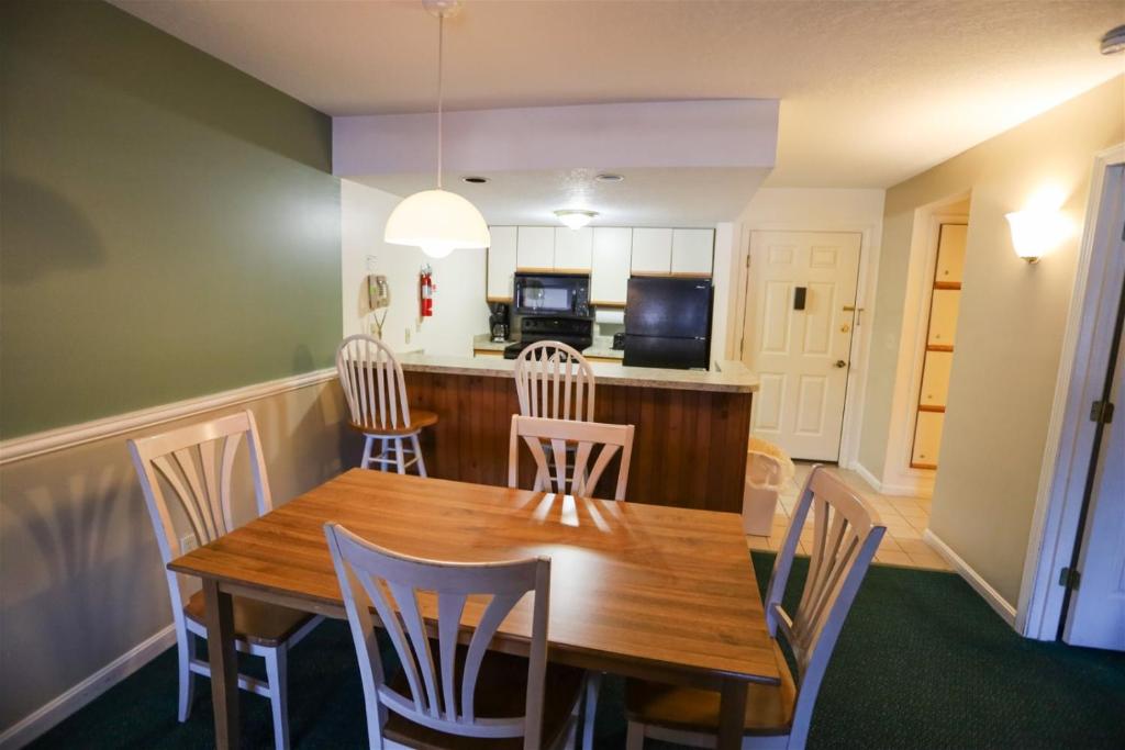 Deer Park Vacation Condo next to Recreation Center with Indoor Pool! - image 3