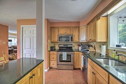 Condo with Deck and Grill Less Than 5 Miles to Loon Mountain! - image 13