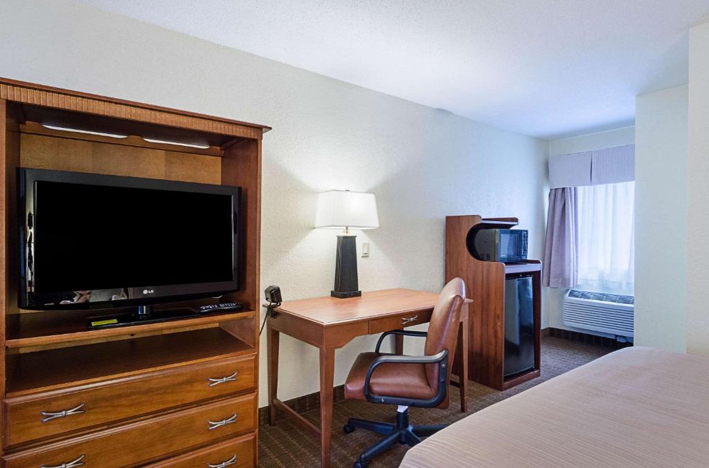 Quality Inn & Suites Northampton - image 2