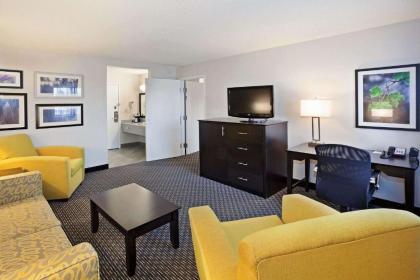 La Quinta by Wyndham Cleveland Macedonia - image 11