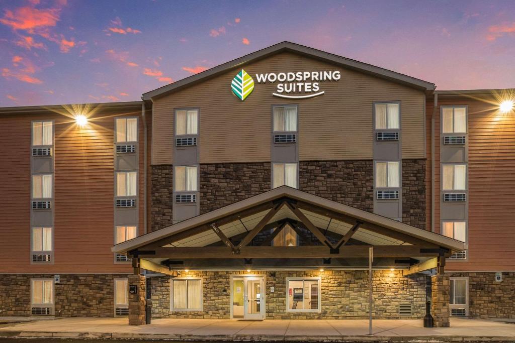 WoodSpring Suites Detroit Farmington Hills - image 5