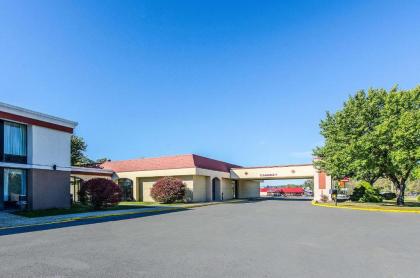 Econo Lodge Inn & Suites - Norton - image 13