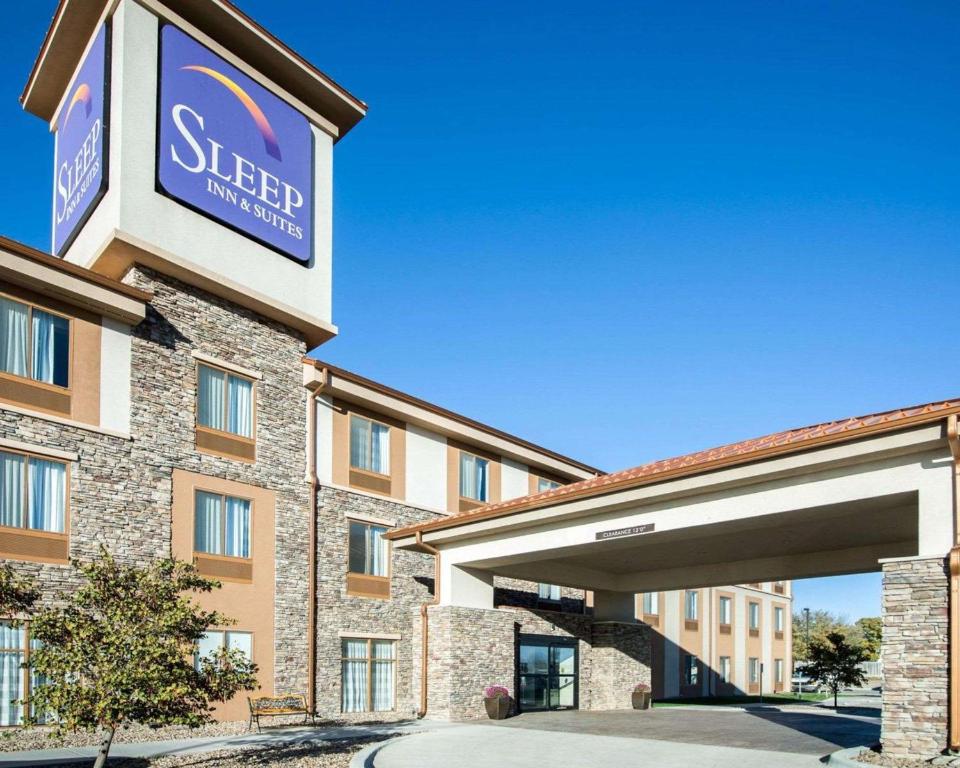 Sleep Inn & Suites - image 3