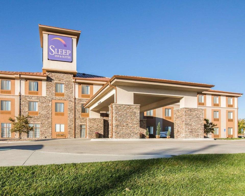 Sleep Inn & Suites - image 4