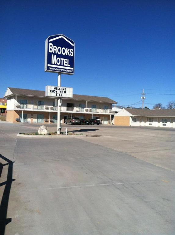 Brooks Motel - main image