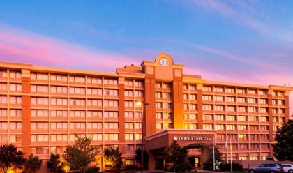 DoubleTree by Hilton Norwalk - image 2