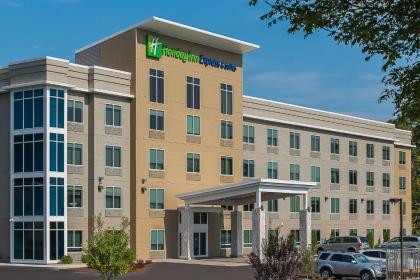 Holiday Inn Express & Suites Norwood an IHG Hotel - image 1