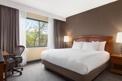 DoubleTree by Hilton Detroit Novi - image 9