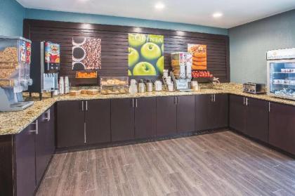 La Quinta Inn & Suites by Wyndham O'Fallon - St. Louis - image 15