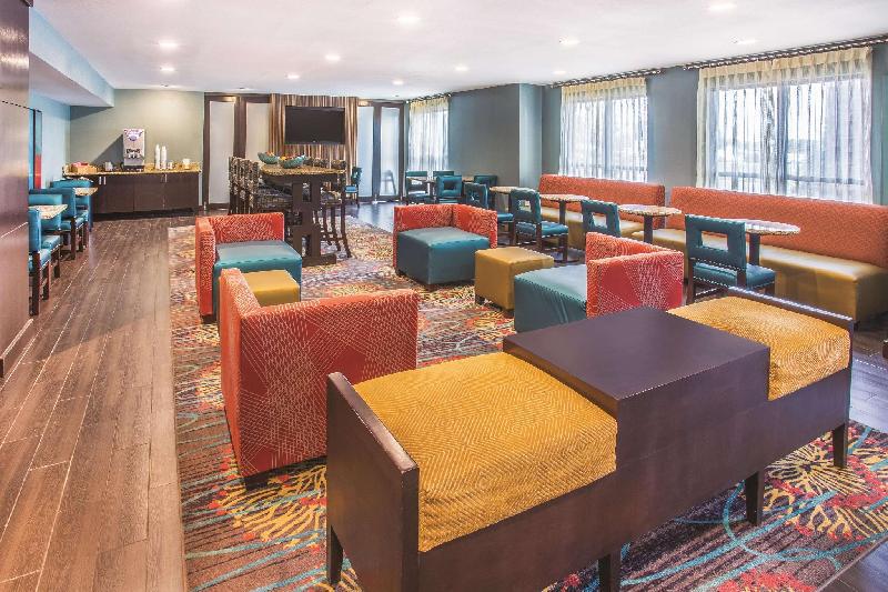 La Quinta Inn & Suites by Wyndham O'Fallon - St. Louis - image 5