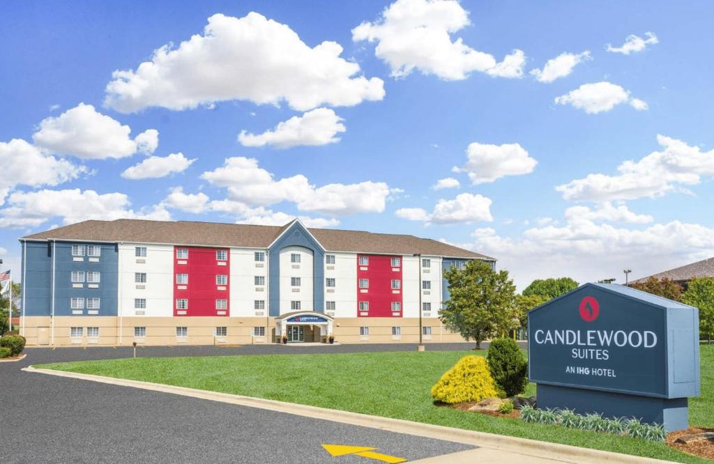 Candlewood Suites Ofallon Il - St. Louis Area an IHG Hotel - main image