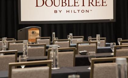 DoubleTree by Hilton Chicago - Oak Brook - image 15