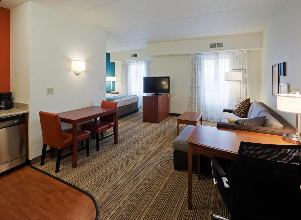 Residence Inn by Marriott Chicago Oak Brook - image 5