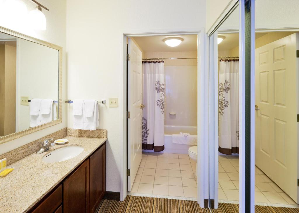 Residence Inn by Marriott Chicago Oak Brook - image 7