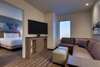 Hyatt House Oak Brook - image 3