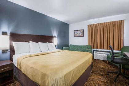 Econo Lodge Milwaukee Airport - image 13