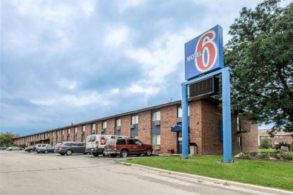 Motel 6-Oak Creek WI - image 10