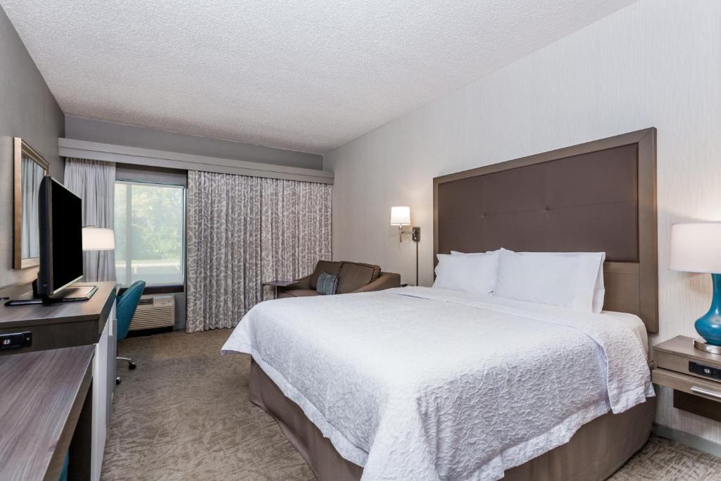 Hampton Inn Milwaukee Airport - main image