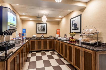 Hampton Inn Milwaukee Airport - image 18