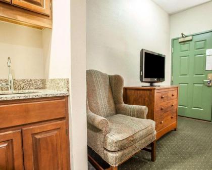 Comfort Suites Milwaukee Airport - image 15