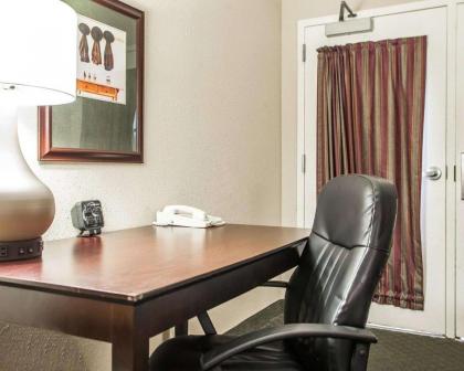 Comfort Suites Milwaukee Airport - image 3