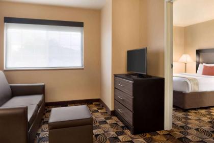 Hawthorn Suites By Wyndham Oak Creek/Milwaukee Airport - image 14