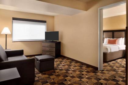 Hawthorn Suites By Wyndham Oak Creek/Milwaukee Airport - image 15