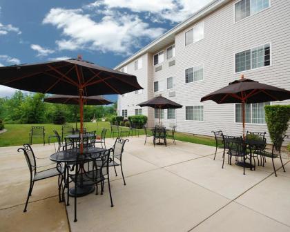 Hawthorn Suites By Wyndham Oak Creek/Milwaukee Airport - image 2