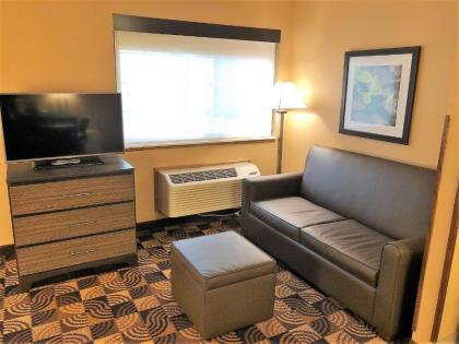 Hawthorn Suites By Wyndham Oak Creek/Milwaukee Airport - image 4