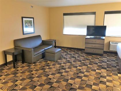 Hawthorn Suites By Wyndham Oak Creek/Milwaukee Airport - image 6