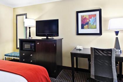 Holiday Inn Express Hotel Fort Campbell-Oak Grove an IHG Hotel - image 2