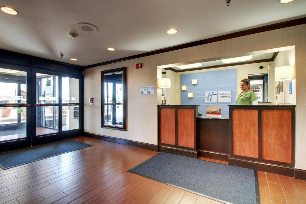 Holiday Inn Express Hotel Fort Campbell-Oak Grove an IHG Hotel - image 6